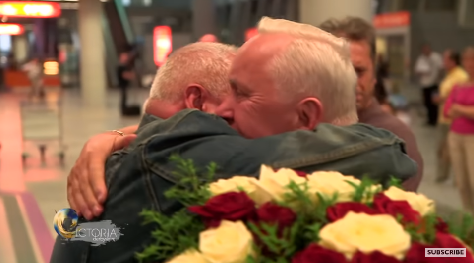 Long Lost Twins Reunite After 70 Years in Poland - Itsaww